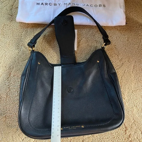 Marc jacob black color leather shoulder bag